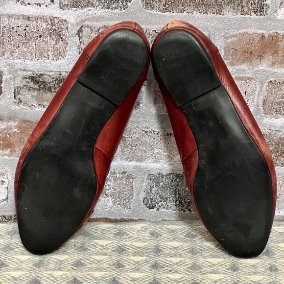 Classic Merlot Leather Loafers with Tassel Detail & Brass Hardware 8.5 - Picture 4 of 6